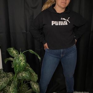 Black puma cropped hoodie!